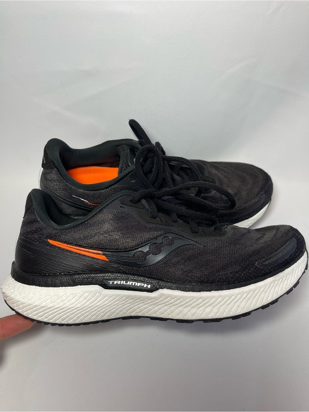 Saucony Triumph 19 for fit 8mm drop running shoes mens size 8 black white orange